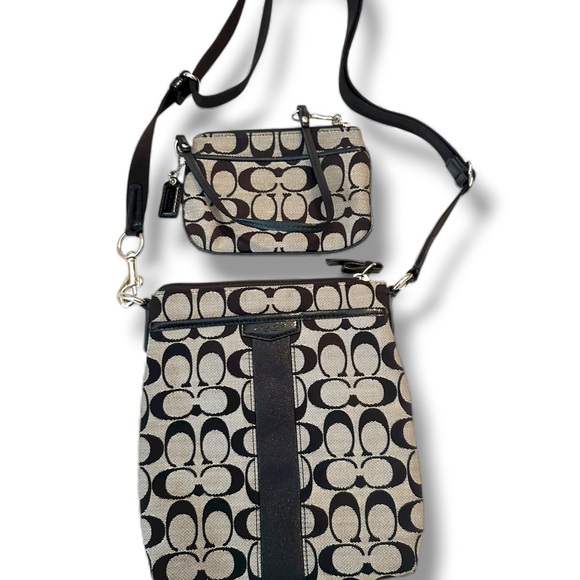 EUC COACH Signature Black Swing Pack Hipster Crossbody w matching wristlet - Picture 2 of 9